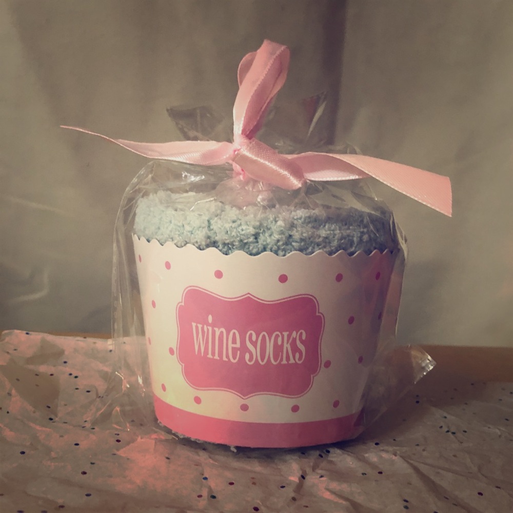 Cupcake socks “Bring me Wine”